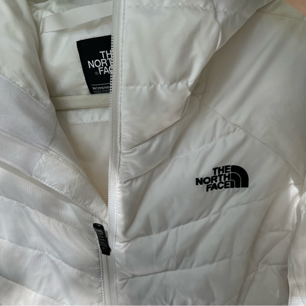 White North Face Jacket. Women’s Med